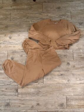 TNA Cozy Fleece Set Sweatshirt and Joggers in Camel Brown